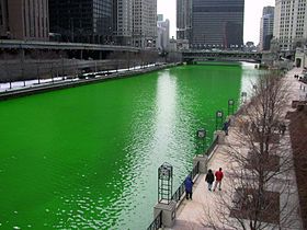 280px-Chicago_River_dyed_green-_focus_on_river.jpg