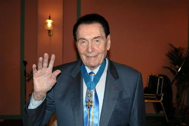 Hommage ici à André Verchuren, avec un air d'accordéon